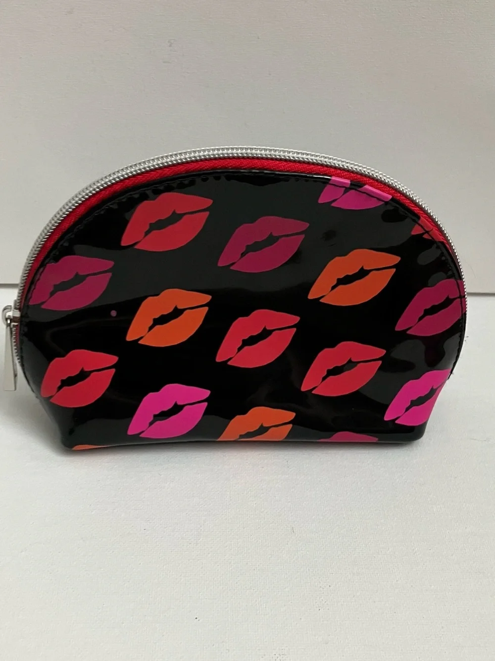 Buxom glossy black